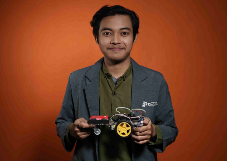 Sistem Kendali Robot Smart Car Inovasi Mahasiswa Tawarkan User Experience yang Menarik