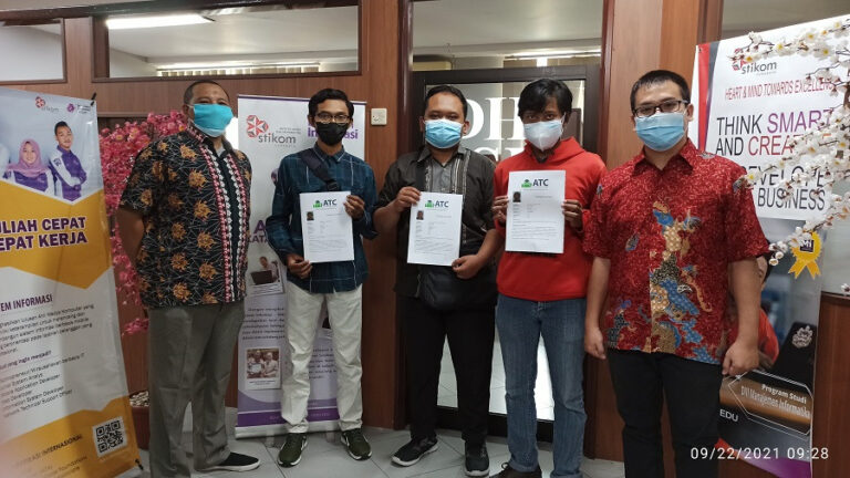 11 Mahasiswa Undika D3 Sistem Informasi Lulus Program Sertifikasi AND-801
