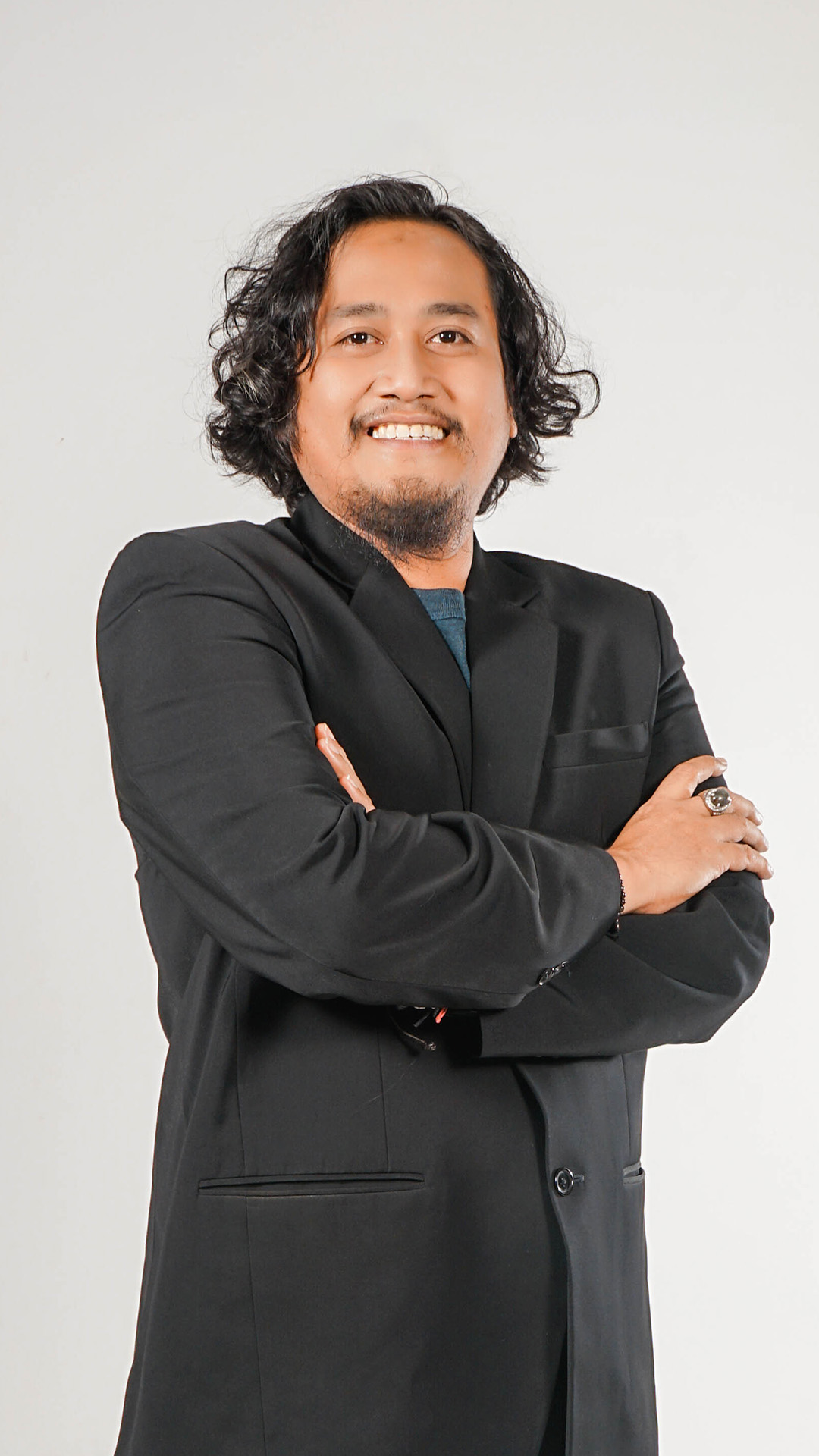 Dhika Yuan Yurisma Kepala Program Studi S1 Desain Komunikasi Visual universitas dinamika Dhika Yuan Yurisma, M.Ds. Kaprodi S1 DKV Univ. Dinamika