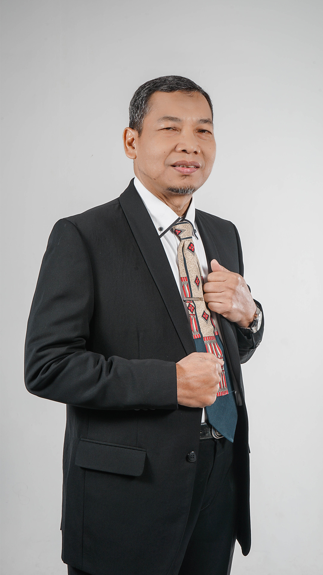 Prof. Dr. Bambang Hariadi, M.Pd. Warek III Univ. Dinamika