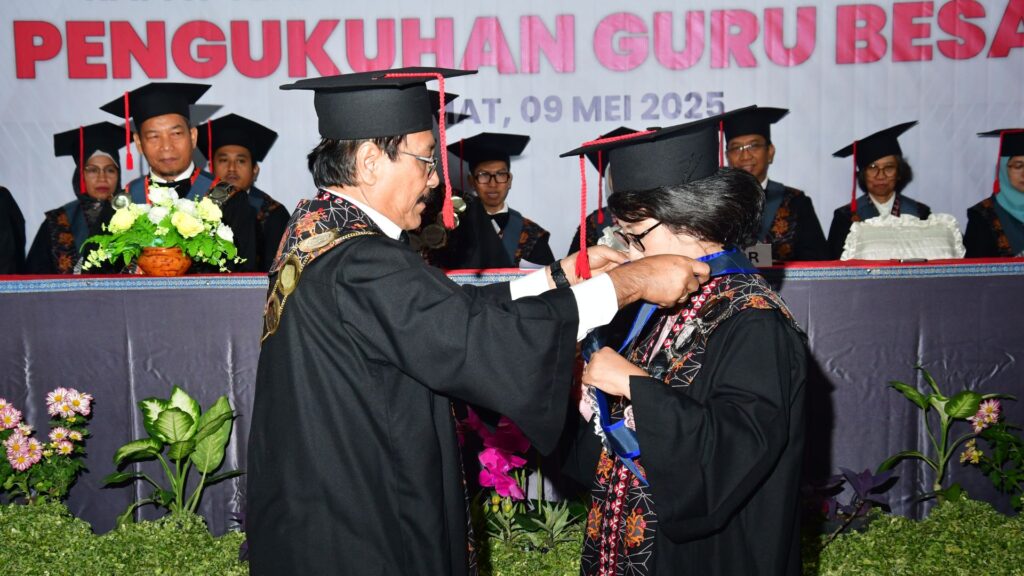Wujudkan Visi Menuju Kampus Unggul, Universitas Dinamika Kukuhkan Guru Besar Bidang Pendidikan