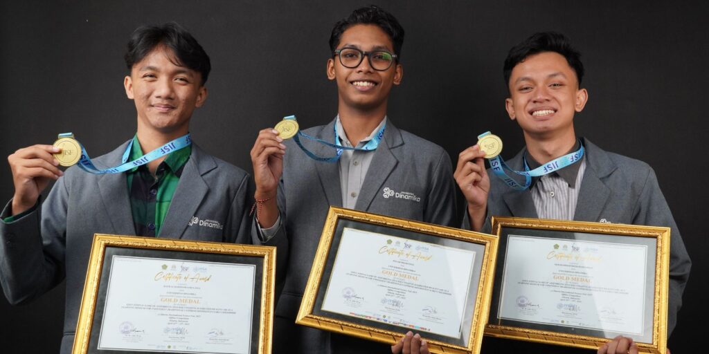 Trio Mahasiswa DKV Undika Go International, Sabet 3 Medali Emas di Lomba JISF