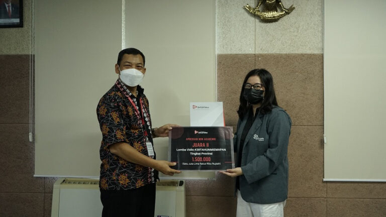 mahasiswa universitas dinamika S1 manajemen FEB