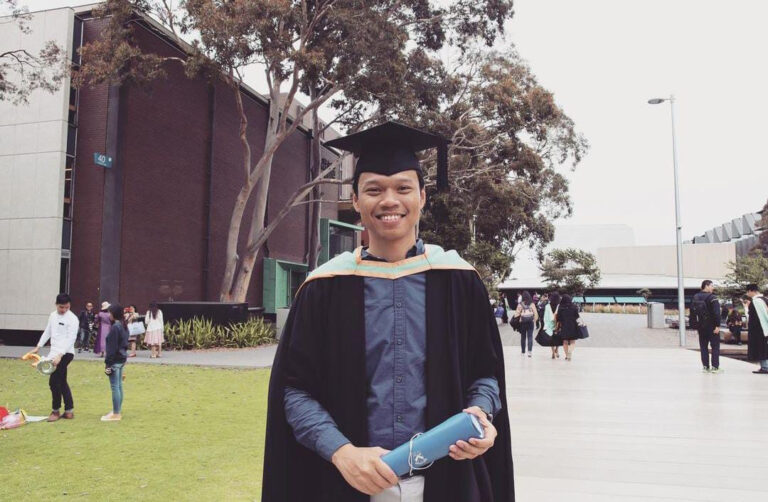 dosen muda universitas dinamika