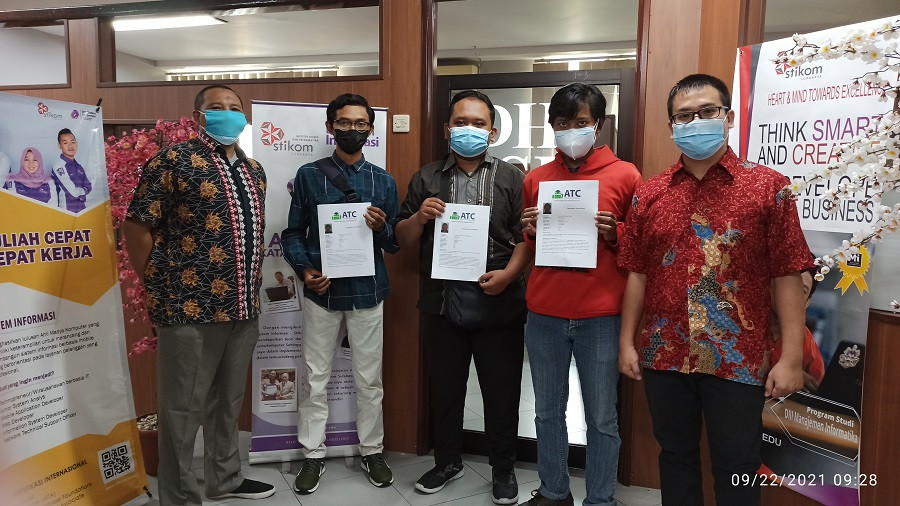 11 Mahasiswa Undika D3 Sistem Informasi Lulus Program Sertifikasi AND-801