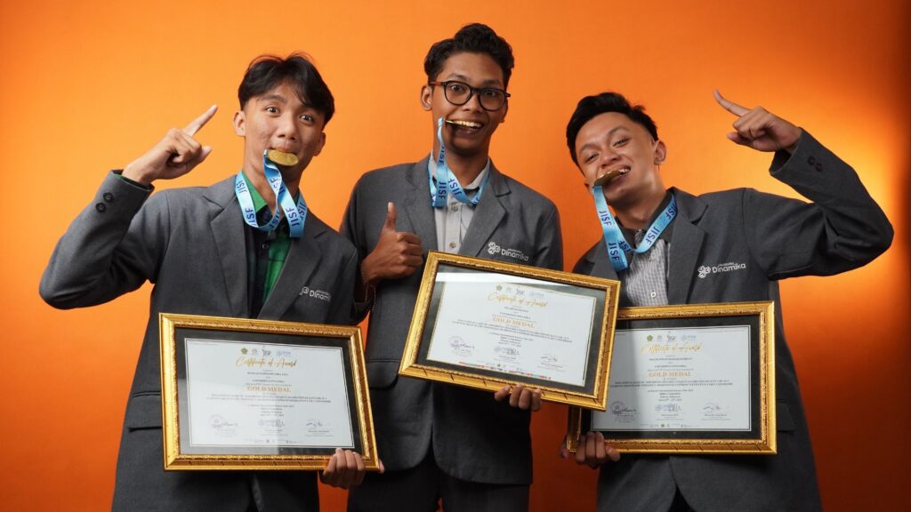 Trio Mahasiswa DKV