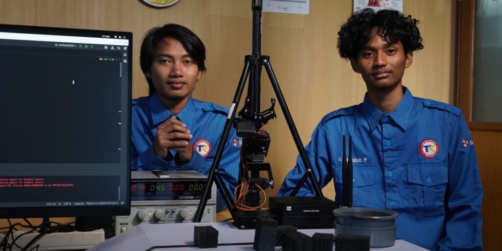 robot lengan karya mahasiswa teknik komputer universitas dinamika
