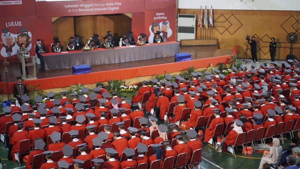 215 Lulusan Universitas Dinamika Siap Wujudkan Asta Cita di Era Digital