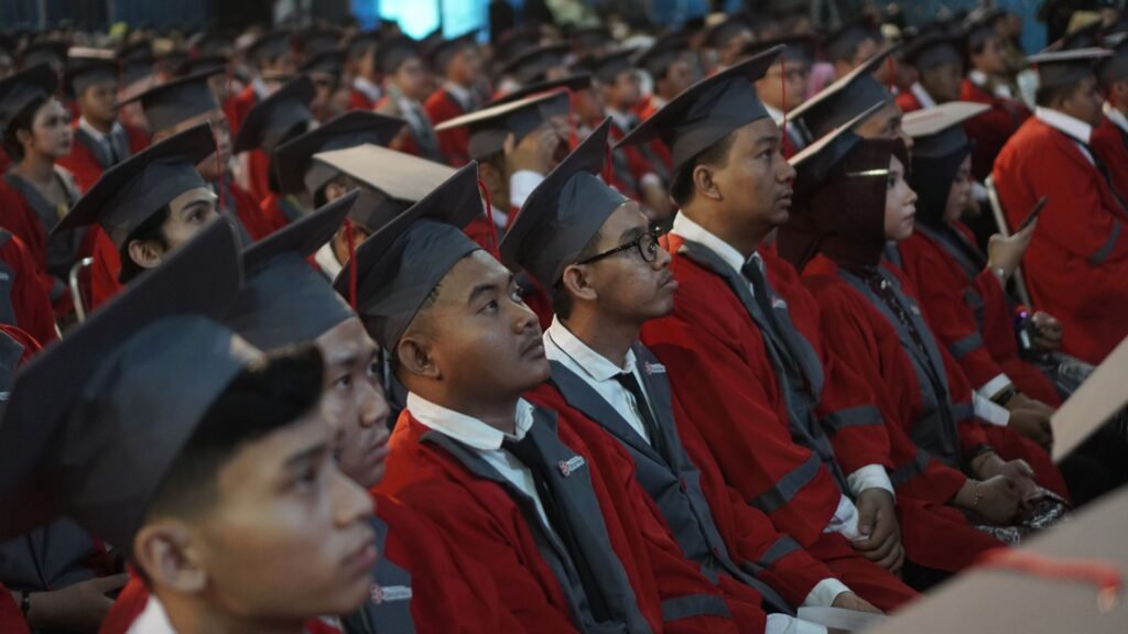 Wisudawan Universitas Dinamika ke 55