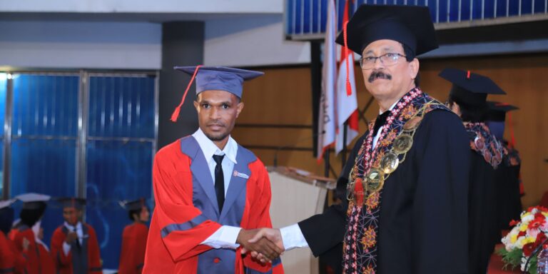 Dari Pedalaman Papua, Yosea Berhasil Raih Gelar Sarjana di Undika