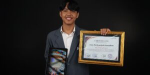 Mahasiswa Undika Sabet Medali Perak di Kompetisi Poster Tingkat Internasional