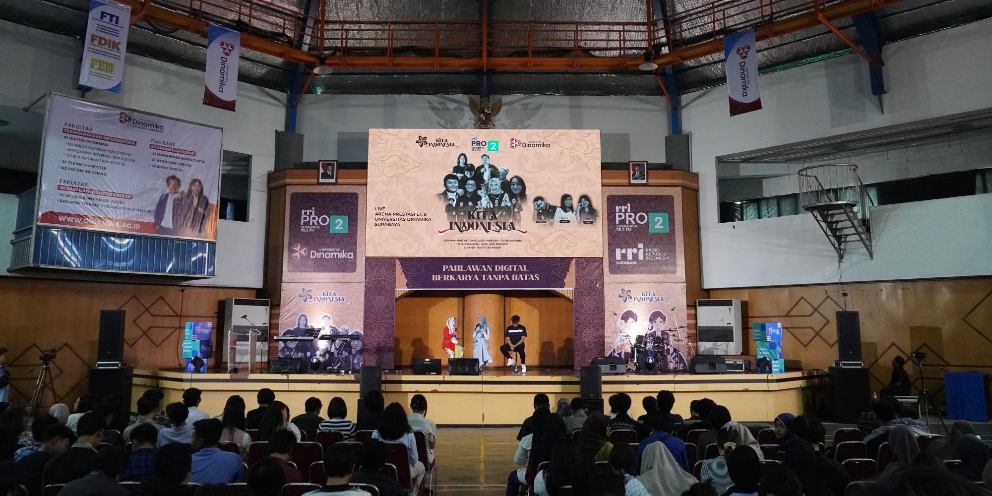 Festive Day Universitas Dinamika Wadah Eksplorasi dan Berjejaring untuk Mahasiswa