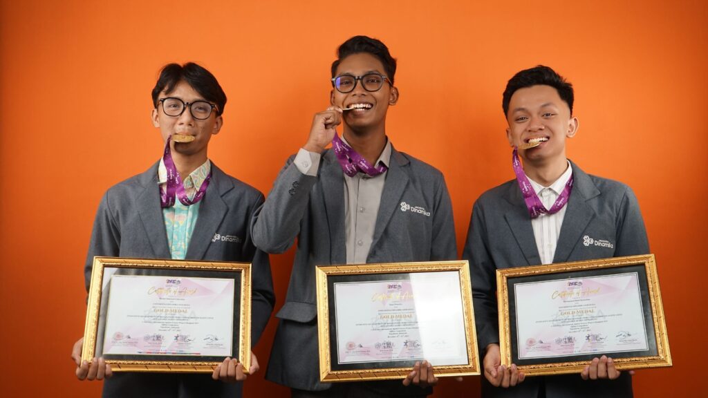 3 Mahasiswa DKV Undika Raih Gold Medal di Ajang Internasional