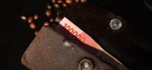 Tiga Mahasiswa DKV Undika Sulap Limbah Kopi Menjadi Bio Leather Ramah Lingkungan