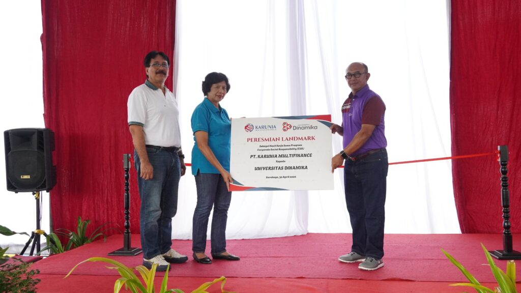 Peresmian Landmark Undika dengan PT KMF